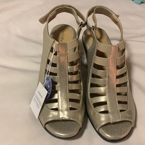 Women’s heels: NEW WITH TAGS SMOKE FREE HOME